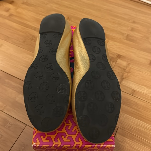 Tory Burch Gold Leather Distressed Reva Scrunch Ballet Flats - Picture 5 of 9
